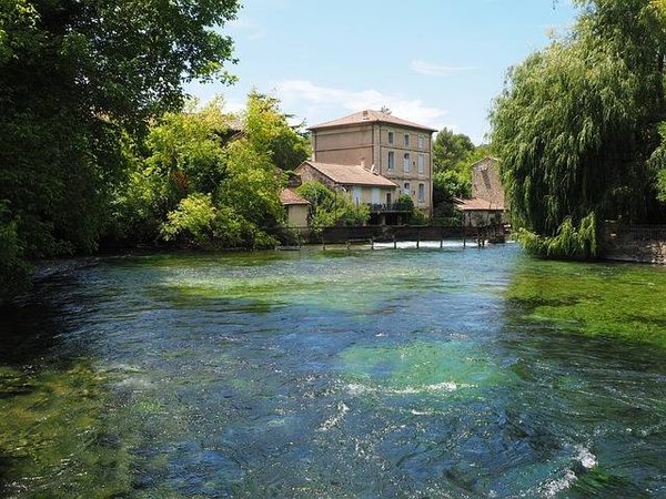 Quelles sont les meilleures destinations pour un camping dans le sud de la France, notamment dans le Vaucluse ?